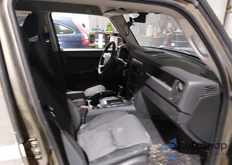 2009 Jeep Commander Sport z USA, uszkodzony, nr VIN 1J8HG48K99C509858